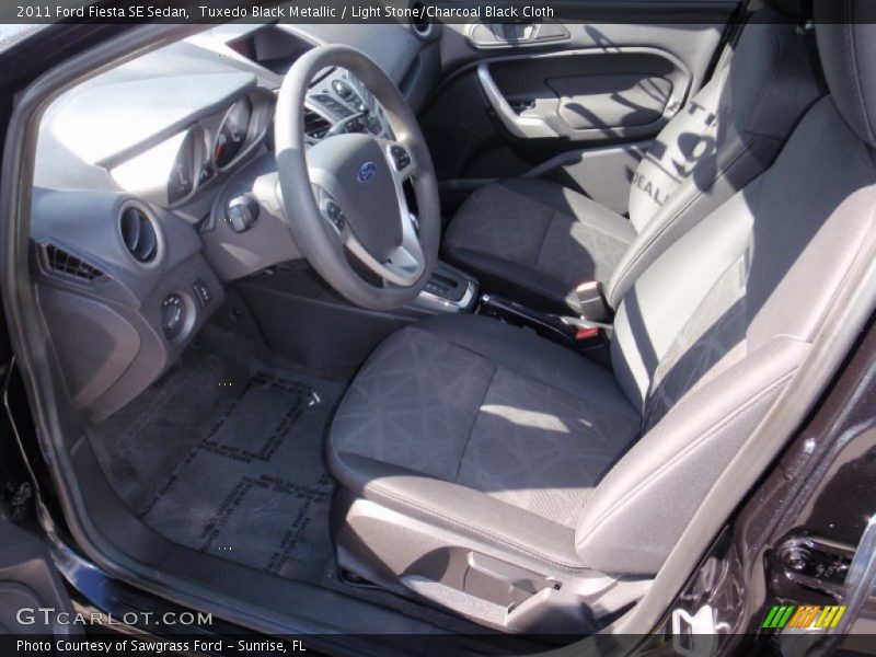 Tuxedo Black Metallic / Light Stone/Charcoal Black Cloth 2011 Ford Fiesta SE Sedan