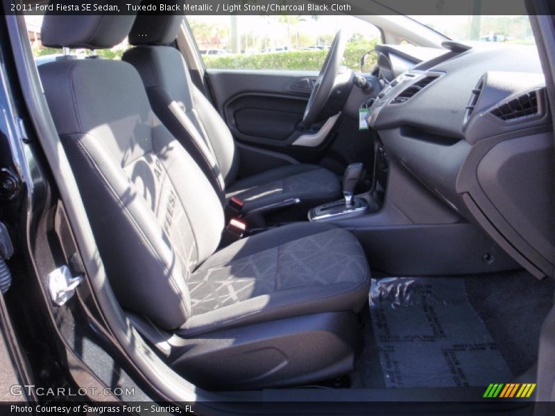 Tuxedo Black Metallic / Light Stone/Charcoal Black Cloth 2011 Ford Fiesta SE Sedan