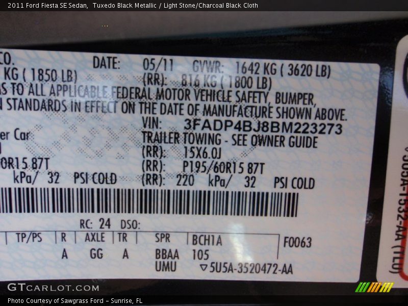 Tuxedo Black Metallic / Light Stone/Charcoal Black Cloth 2011 Ford Fiesta SE Sedan