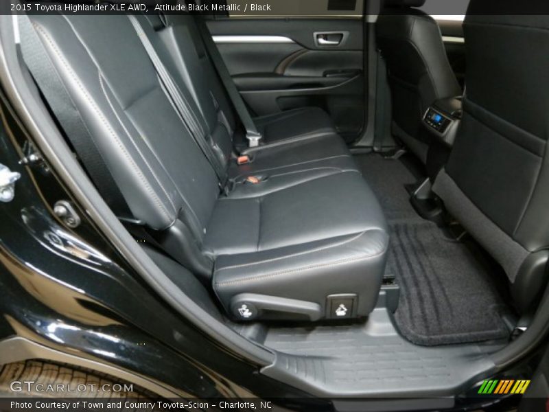 Attitude Black Metallic / Black 2015 Toyota Highlander XLE AWD