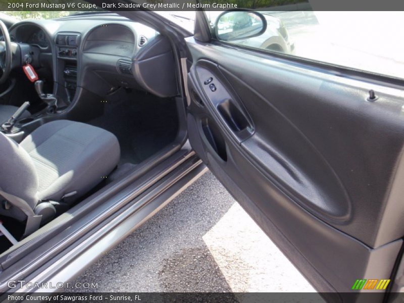 Dark Shadow Grey Metallic / Medium Graphite 2004 Ford Mustang V6 Coupe