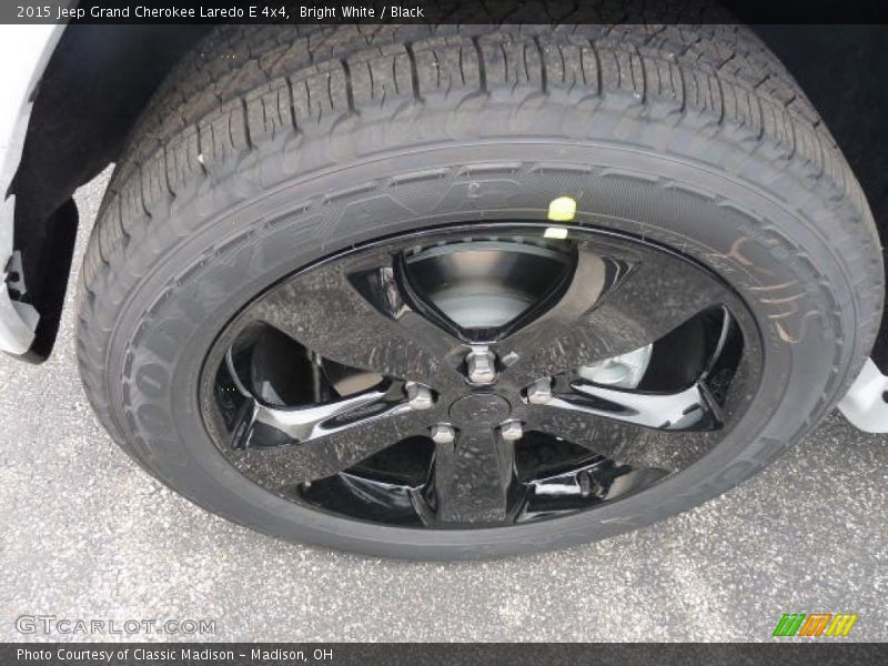 Bright White / Black 2015 Jeep Grand Cherokee Laredo E 4x4