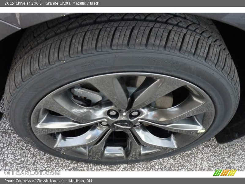 Granite Crystal Metallic / Black 2015 Chrysler 200 S