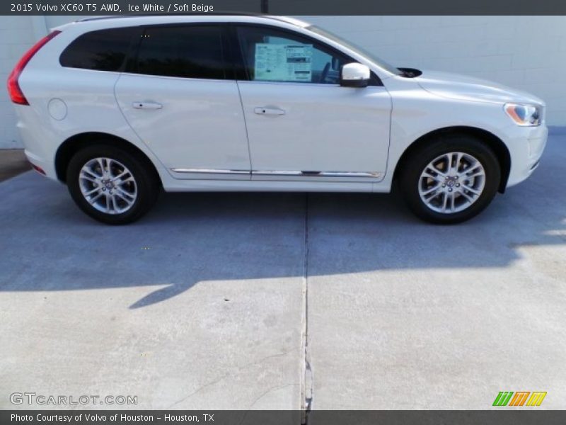 Ice White / Soft Beige 2015 Volvo XC60 T5 AWD