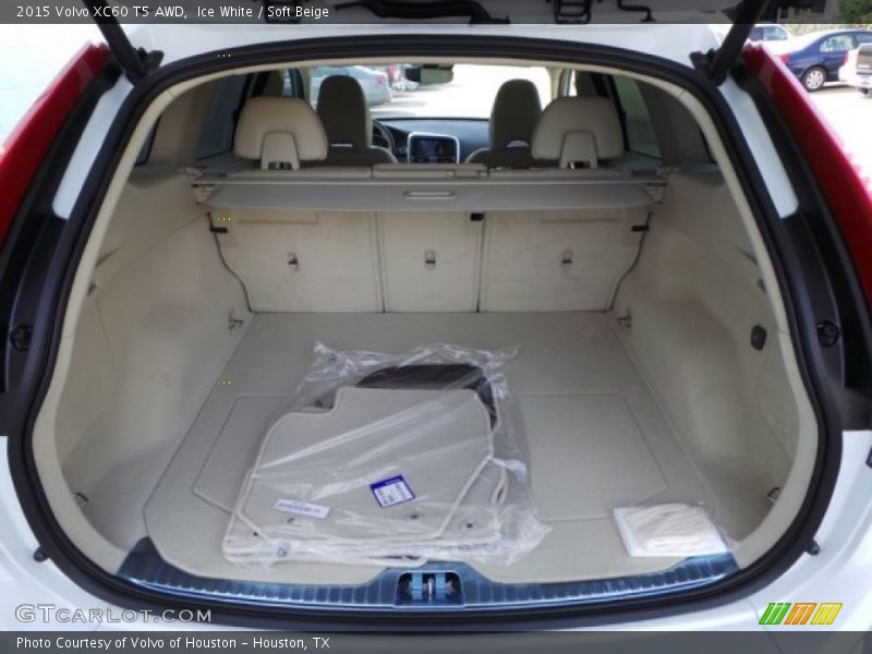Ice White / Soft Beige 2015 Volvo XC60 T5 AWD