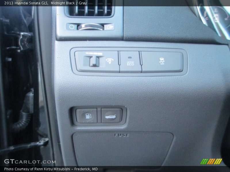 Midnight Black / Gray 2013 Hyundai Sonata GLS