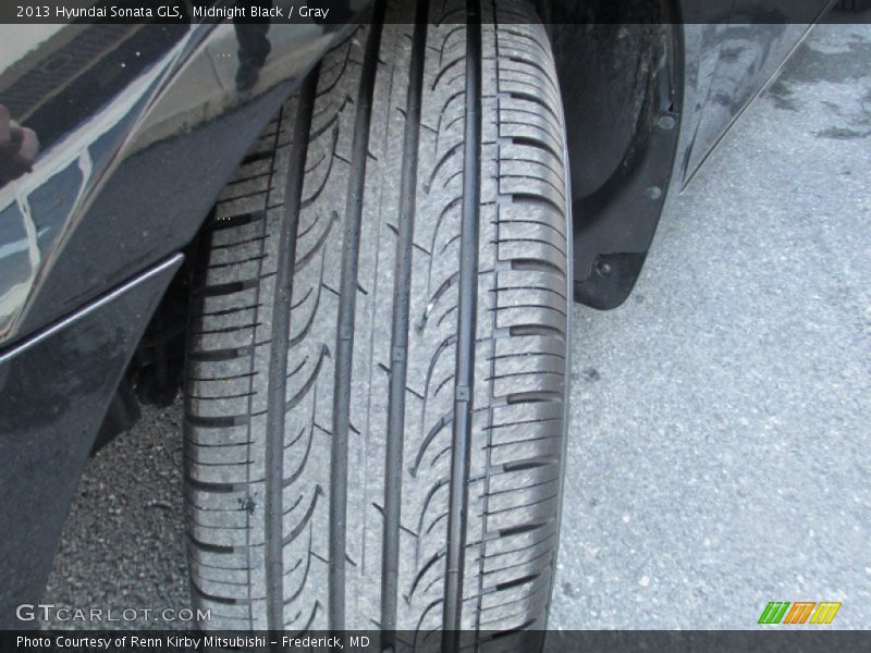 Midnight Black / Gray 2013 Hyundai Sonata GLS