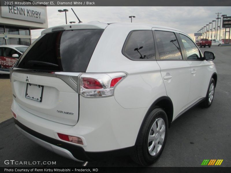 Diamond White / Black 2015 Mitsubishi Outlander ES