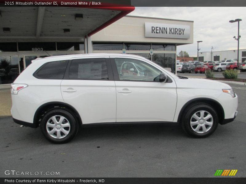 Diamond White / Black 2015 Mitsubishi Outlander ES