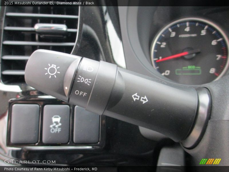 Diamond White / Black 2015 Mitsubishi Outlander ES