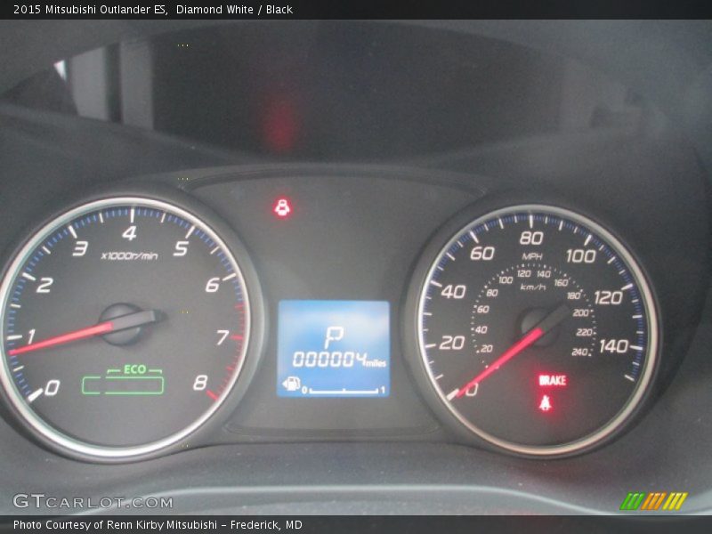 Diamond White / Black 2015 Mitsubishi Outlander ES