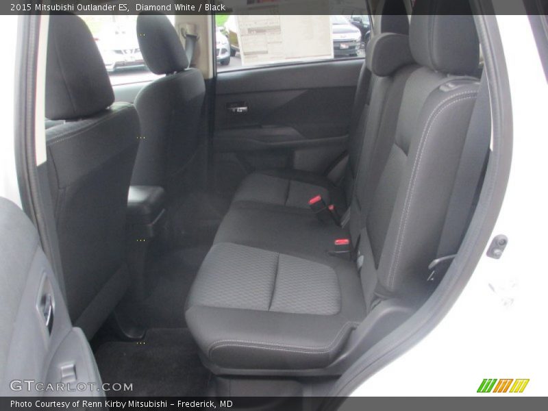 Diamond White / Black 2015 Mitsubishi Outlander ES