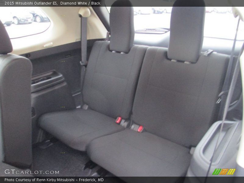 Diamond White / Black 2015 Mitsubishi Outlander ES