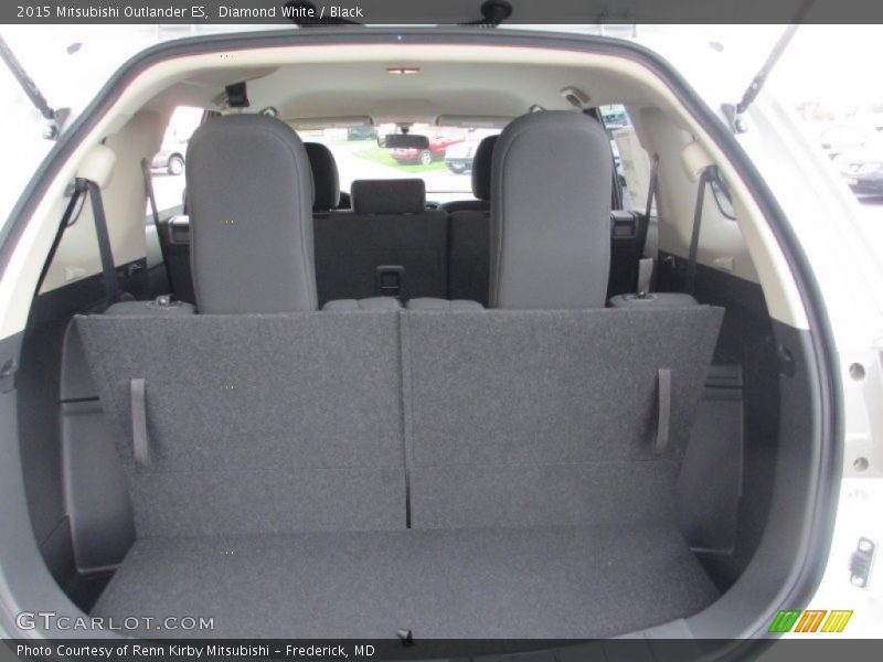 Diamond White / Black 2015 Mitsubishi Outlander ES