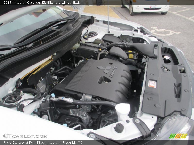 Diamond White / Black 2015 Mitsubishi Outlander ES