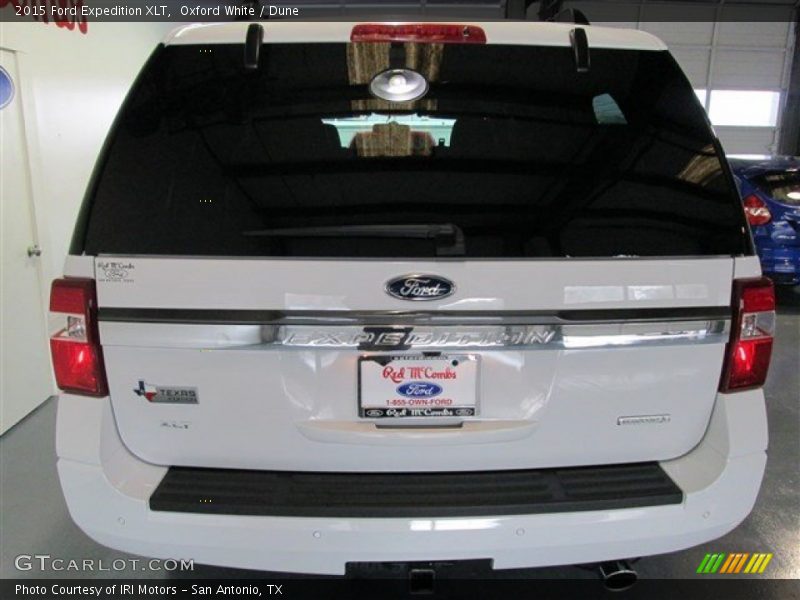 Oxford White / Dune 2015 Ford Expedition XLT