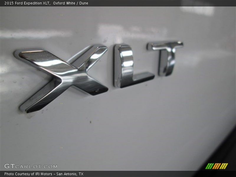 Oxford White / Dune 2015 Ford Expedition XLT