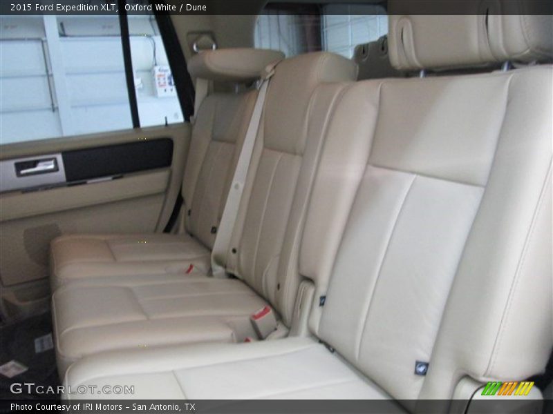 Oxford White / Dune 2015 Ford Expedition XLT