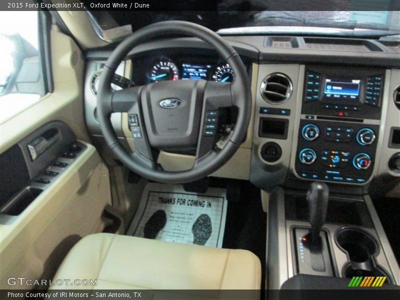Oxford White / Dune 2015 Ford Expedition XLT