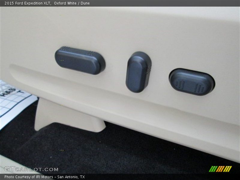 Oxford White / Dune 2015 Ford Expedition XLT