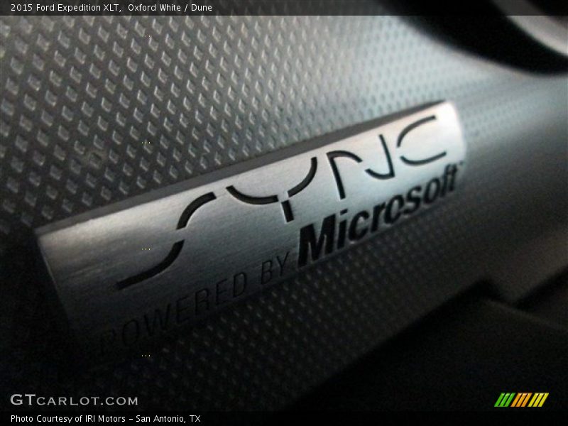Oxford White / Dune 2015 Ford Expedition XLT