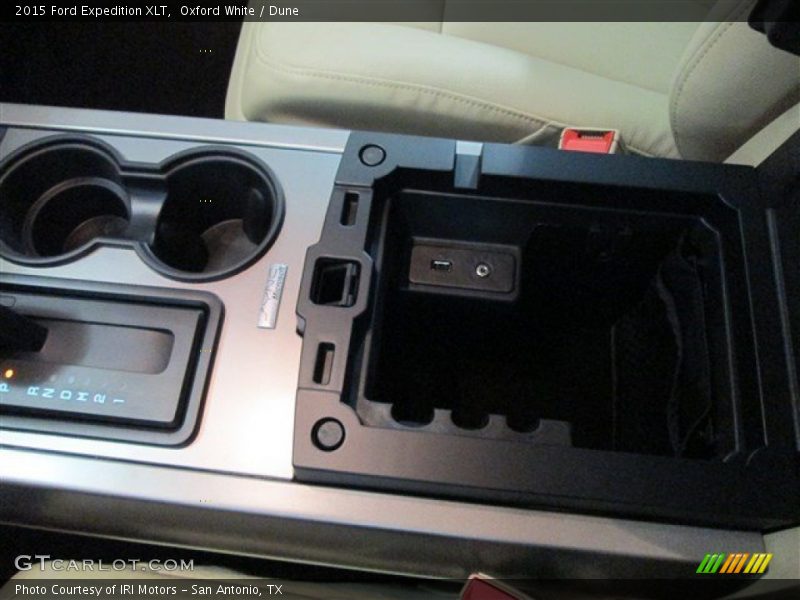 Oxford White / Dune 2015 Ford Expedition XLT