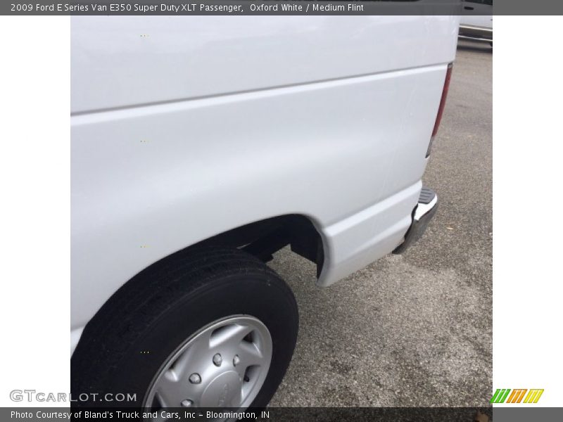 Oxford White / Medium Flint 2009 Ford E Series Van E350 Super Duty XLT Passenger