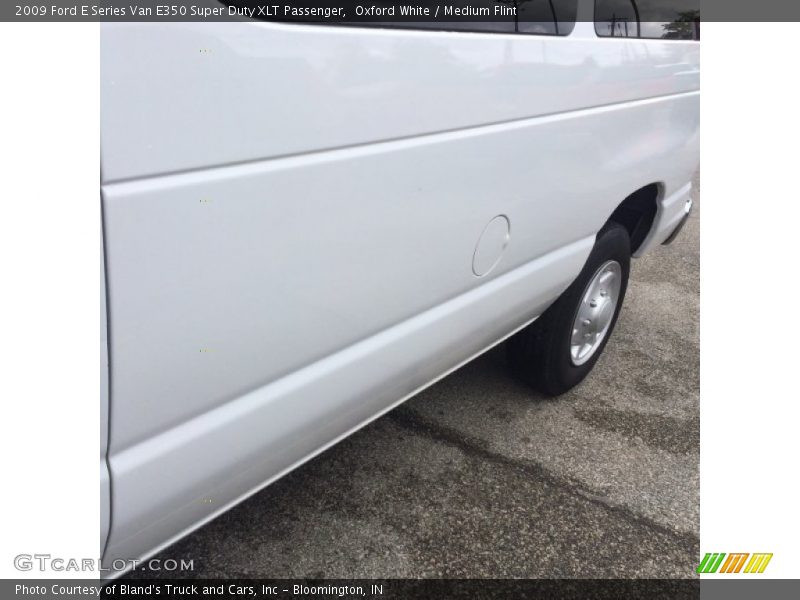 Oxford White / Medium Flint 2009 Ford E Series Van E350 Super Duty XLT Passenger
