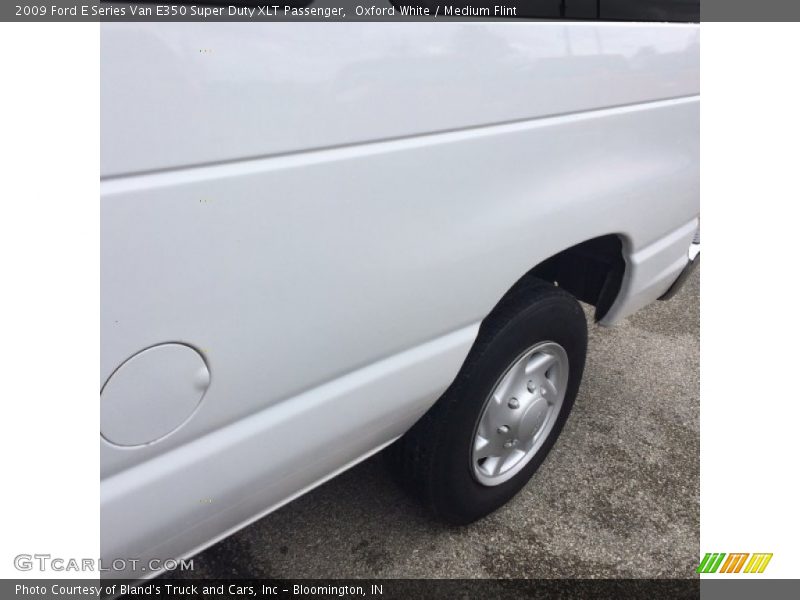 Oxford White / Medium Flint 2009 Ford E Series Van E350 Super Duty XLT Passenger