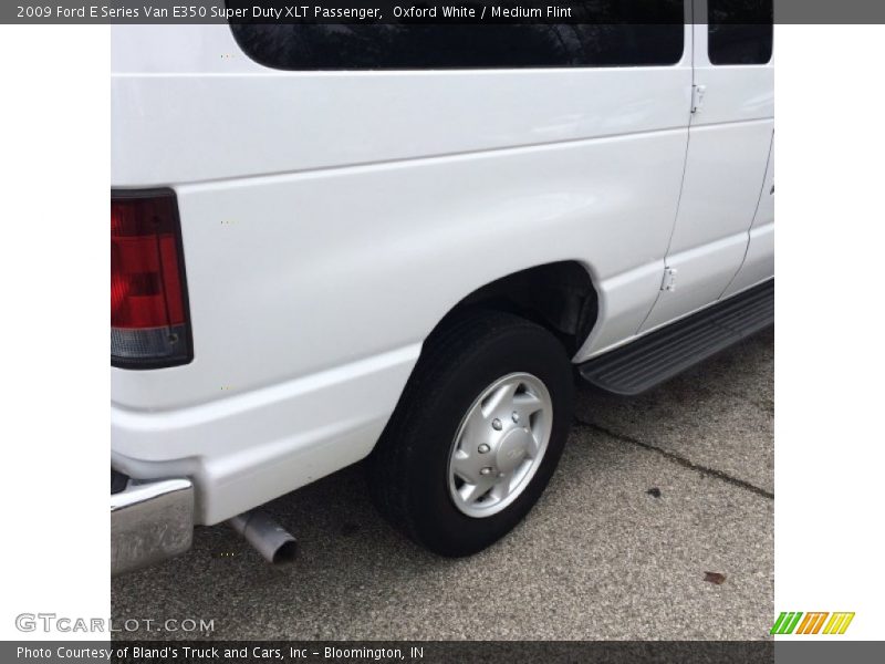 Oxford White / Medium Flint 2009 Ford E Series Van E350 Super Duty XLT Passenger