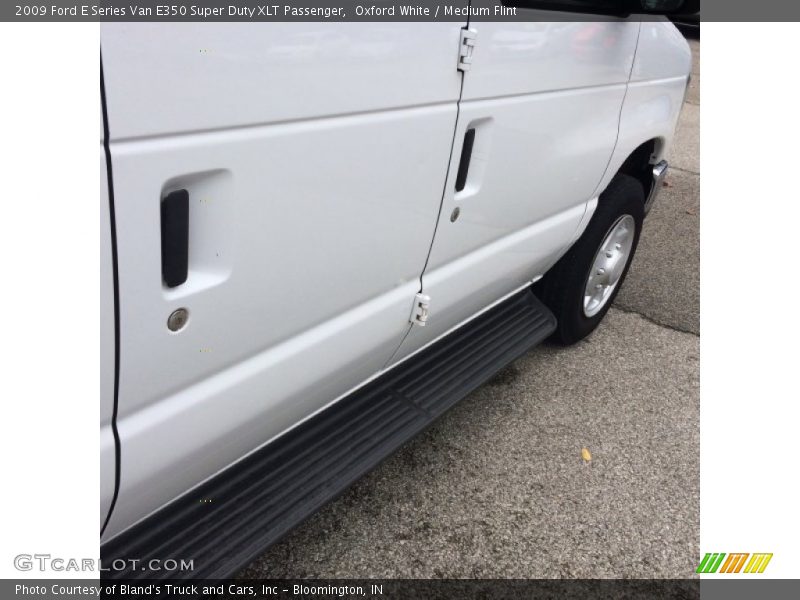 Oxford White / Medium Flint 2009 Ford E Series Van E350 Super Duty XLT Passenger