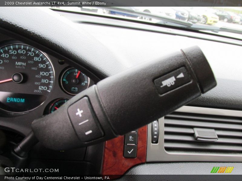 Summit White / Ebony 2009 Chevrolet Avalanche LT 4x4