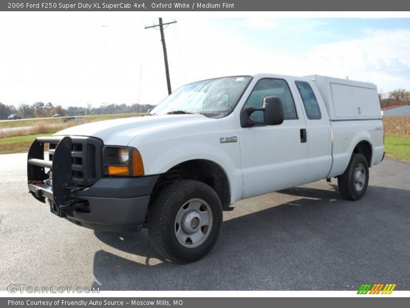 Front 3/4 View of 2006 F250 Super Duty XL SuperCab 4x4