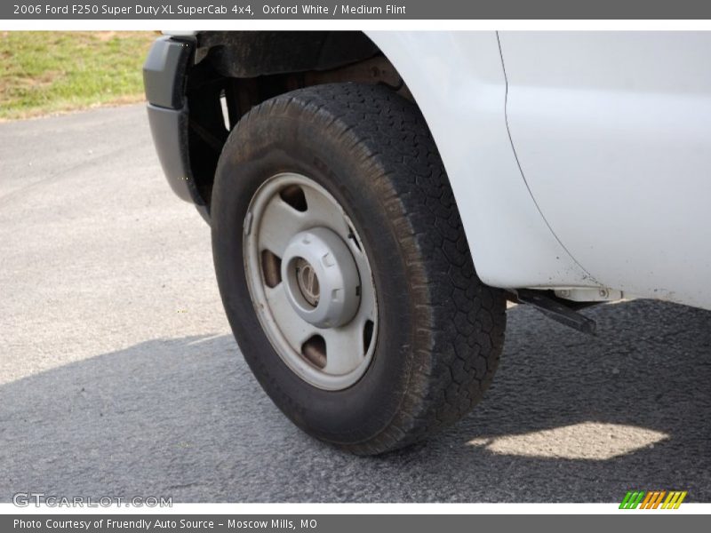Oxford White / Medium Flint 2006 Ford F250 Super Duty XL SuperCab 4x4