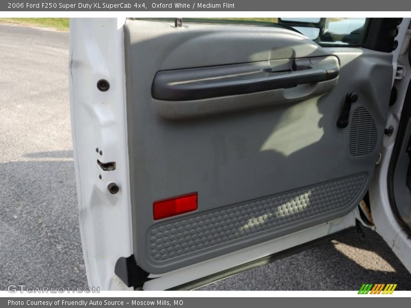 Oxford White / Medium Flint 2006 Ford F250 Super Duty XL SuperCab 4x4