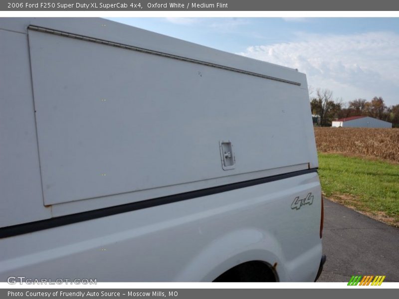 Oxford White / Medium Flint 2006 Ford F250 Super Duty XL SuperCab 4x4