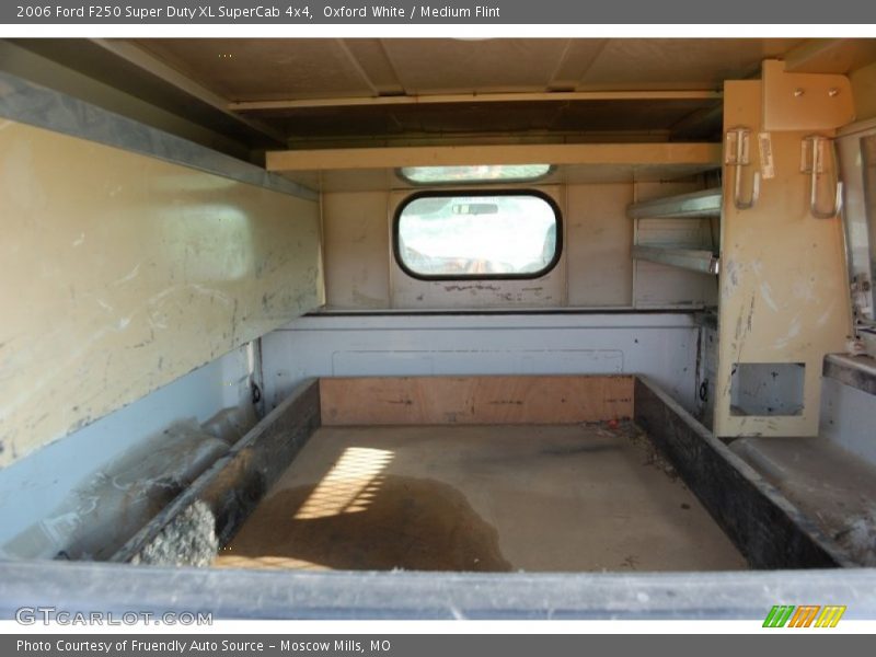 Oxford White / Medium Flint 2006 Ford F250 Super Duty XL SuperCab 4x4