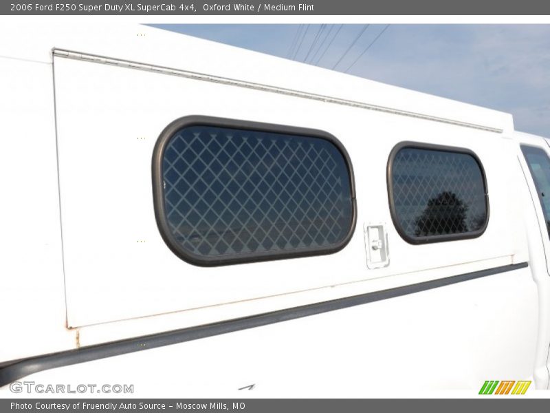 Oxford White / Medium Flint 2006 Ford F250 Super Duty XL SuperCab 4x4