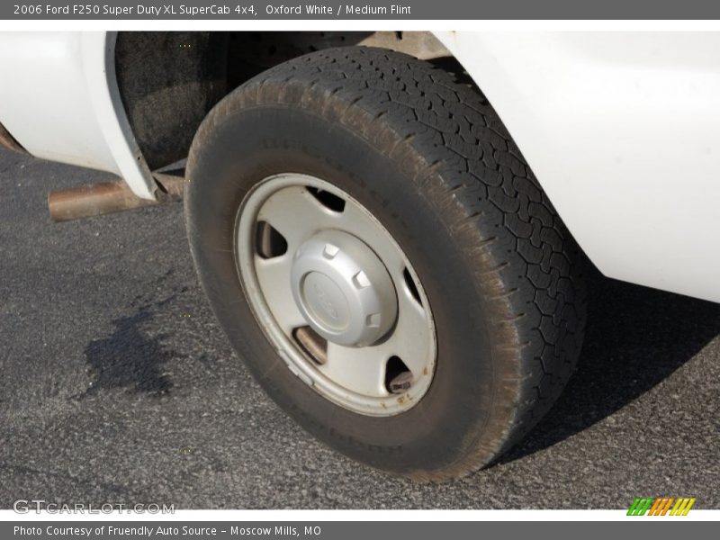 Oxford White / Medium Flint 2006 Ford F250 Super Duty XL SuperCab 4x4