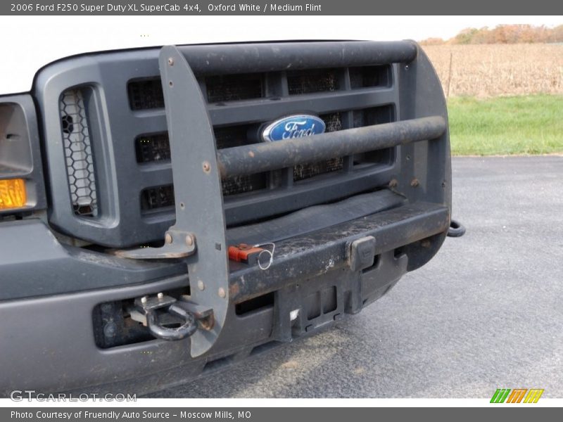 Oxford White / Medium Flint 2006 Ford F250 Super Duty XL SuperCab 4x4