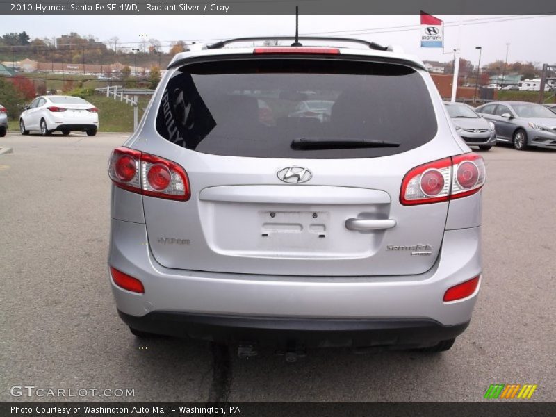 Radiant Silver / Gray 2010 Hyundai Santa Fe SE 4WD