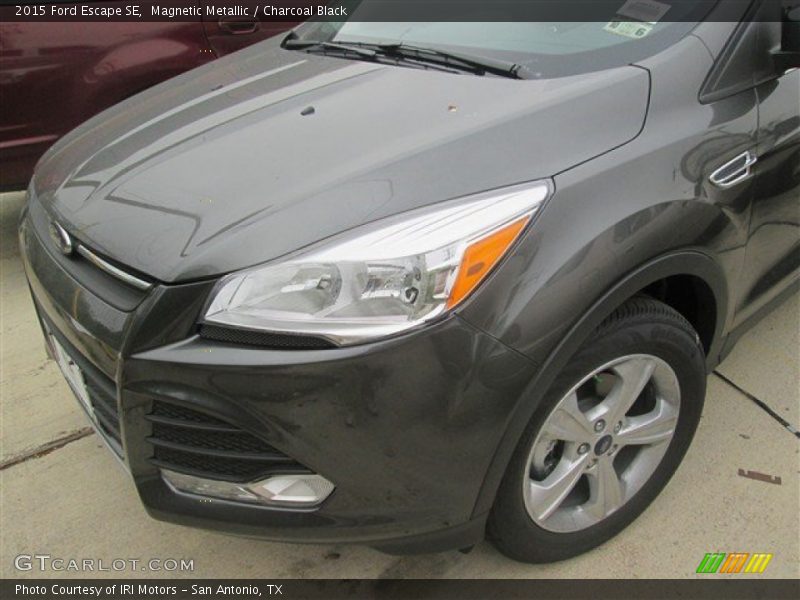Magnetic Metallic / Charcoal Black 2015 Ford Escape SE