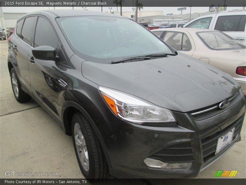 Magnetic Metallic / Charcoal Black 2015 Ford Escape SE