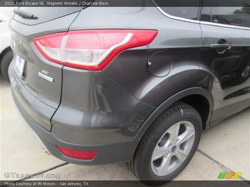 Magnetic Metallic / Charcoal Black 2015 Ford Escape SE