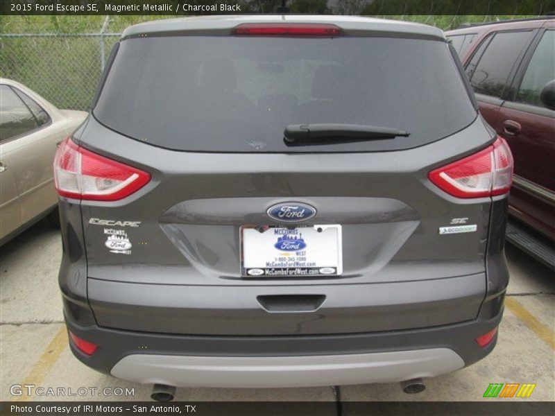 Magnetic Metallic / Charcoal Black 2015 Ford Escape SE