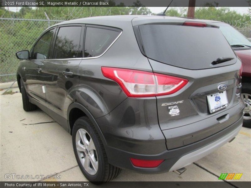 Magnetic Metallic / Charcoal Black 2015 Ford Escape SE