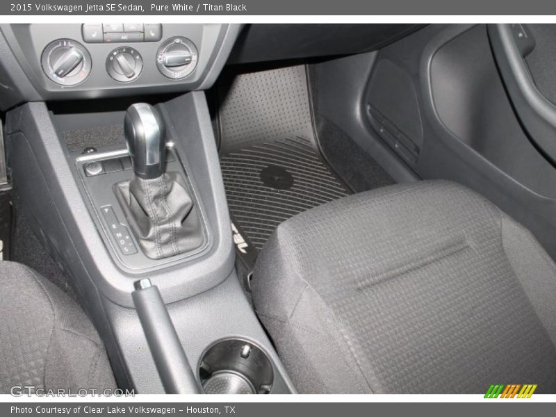 Pure White / Titan Black 2015 Volkswagen Jetta SE Sedan