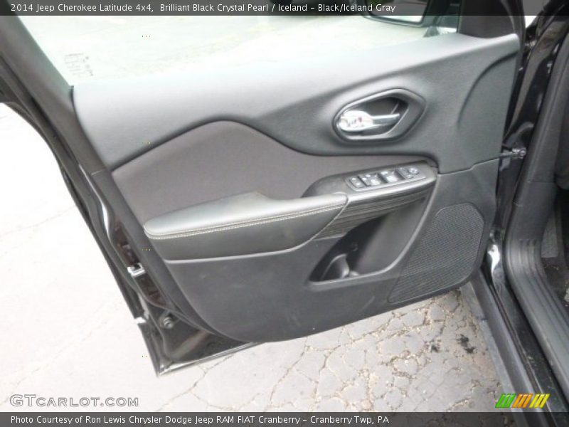 Brilliant Black Crystal Pearl / Iceland - Black/Iceland Gray 2014 Jeep Cherokee Latitude 4x4