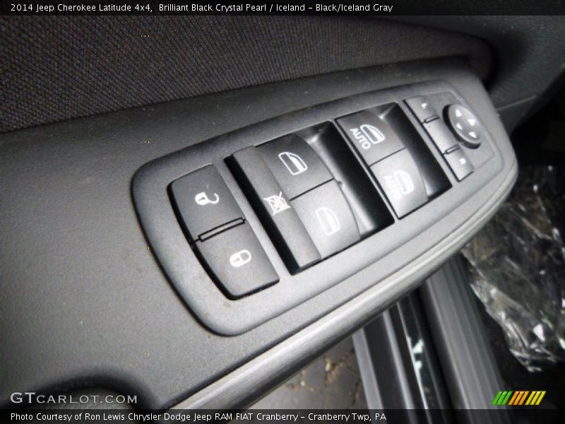 Brilliant Black Crystal Pearl / Iceland - Black/Iceland Gray 2014 Jeep Cherokee Latitude 4x4