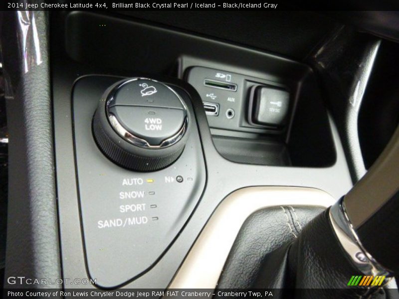 Brilliant Black Crystal Pearl / Iceland - Black/Iceland Gray 2014 Jeep Cherokee Latitude 4x4
